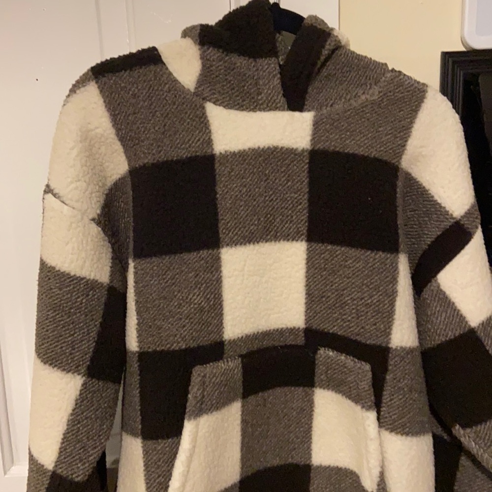 american eagle fuzzy sweatshirt, size small